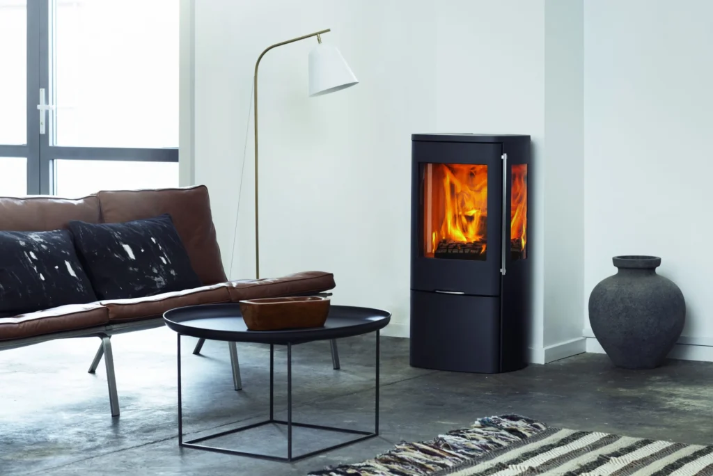 Poêle à bois Nordlys Senza installé par GM Confort à Salon-de-Provence (Bouches-du-Rhône)